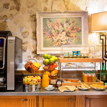 Hotel Le Relais Des Halles 4*