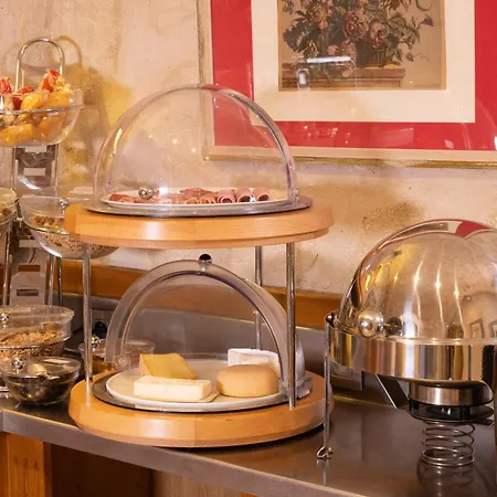 Hotel Le Relais Des Halles 4*