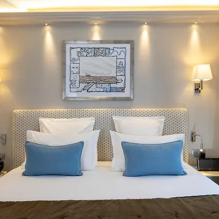 Le Relais Des Halles Hotel 4*