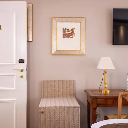 Hotel Le Relais Des Halles 4*
