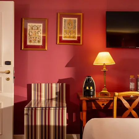 Hotel Le Relais Des Halles 4*