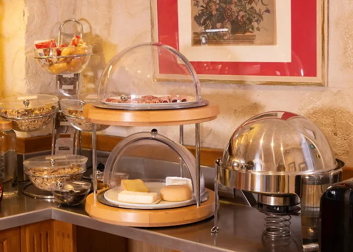 Hotel Le Relais Des Halles 4*