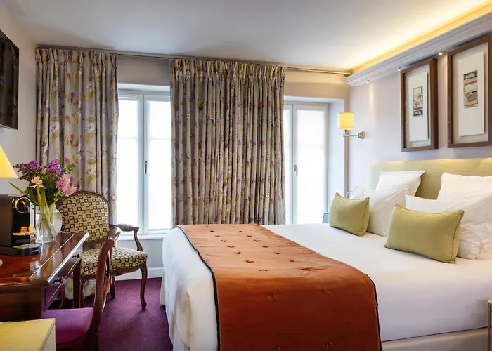 Hotel Le Relais Des Halles 4*
