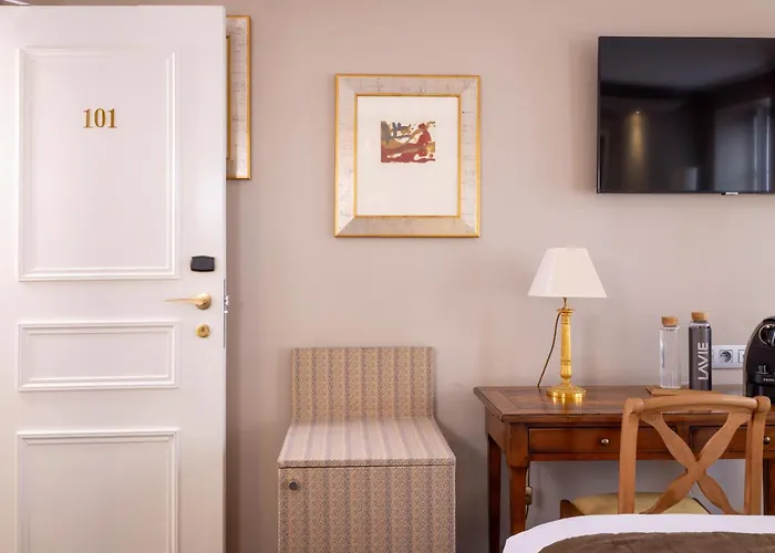 Hotel Le Relais Des Halles 4*