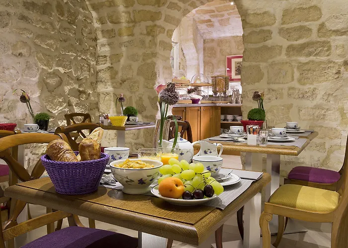 Отель Le Relais Des Halles 4*